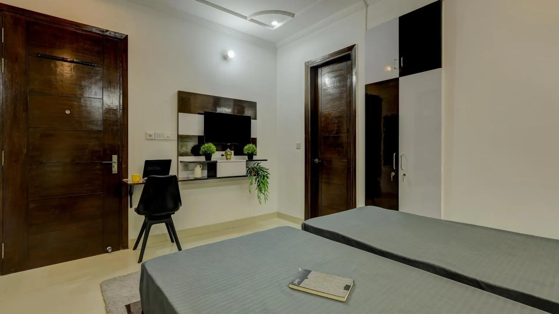 Living Homes Sagitta- Sector 51, Artemis Hospital, Near Unitech Cyber Park グルガウン 0*,  インド
